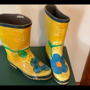 Colors of Australia yellow rain boots size 9